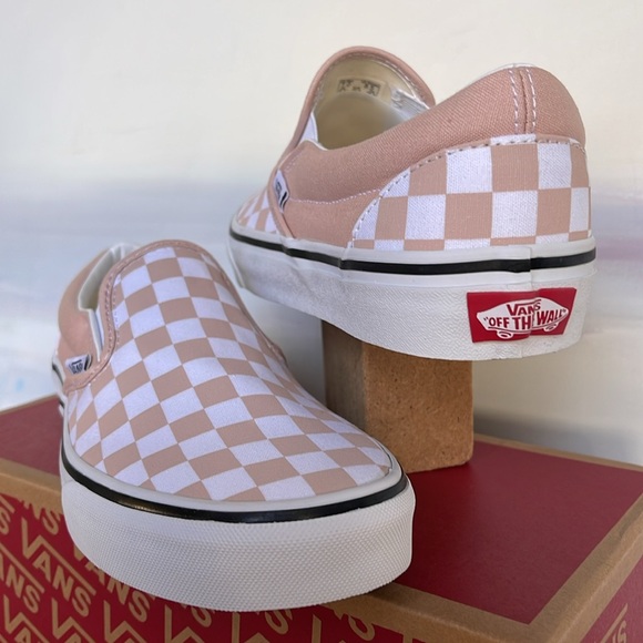 Vans Men’s Classic Slip-On
Color Theory Checkerboard Rose Smoke
VN000BVZBQL SNKR - Picture 9 of 16